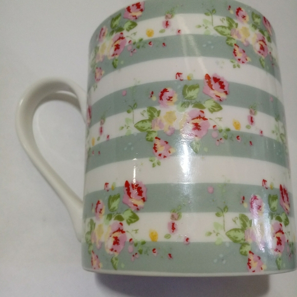 💥 CLOSET CLOSING SALE 💥 Coffee Mug Scented Candle - Picture 2 of 4